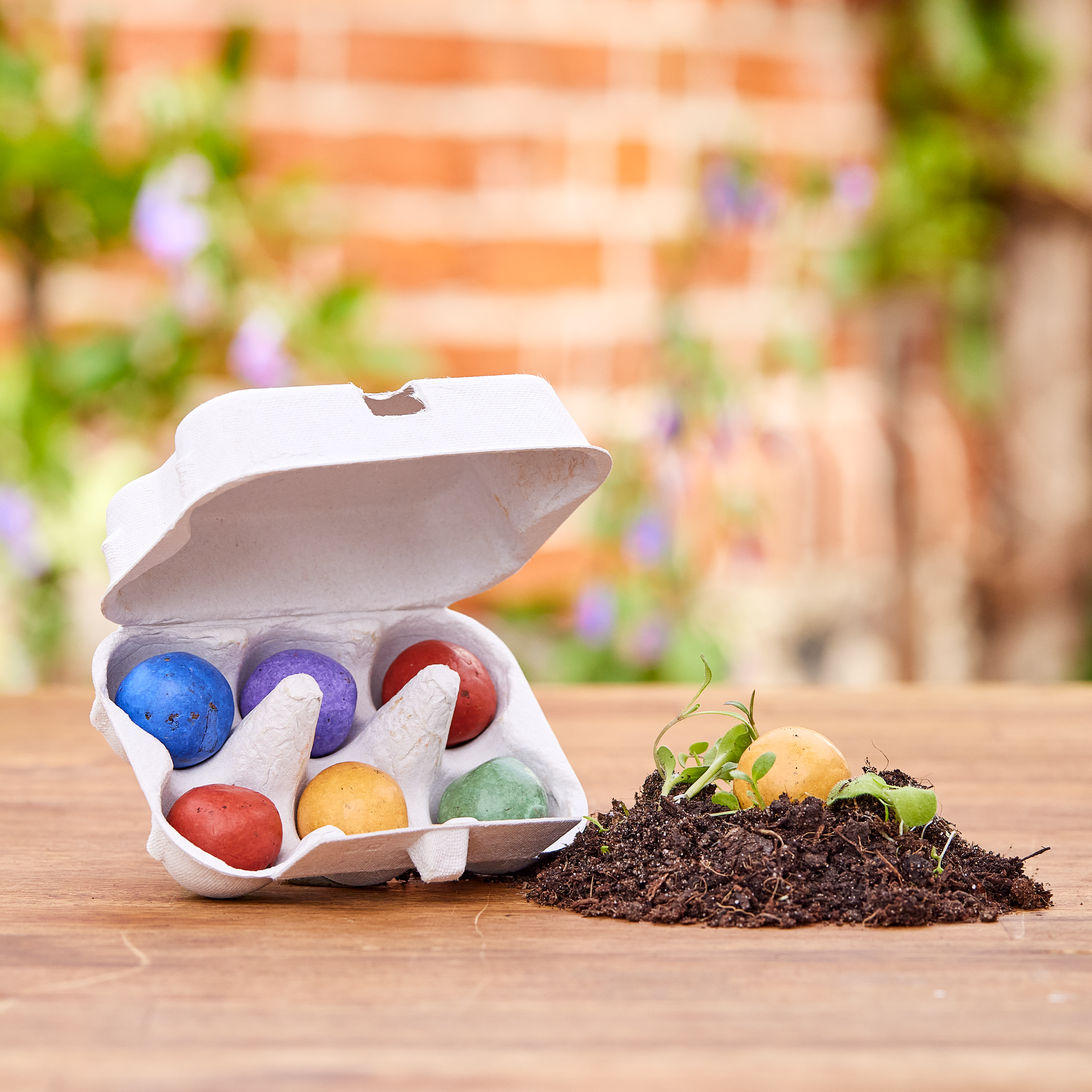 6 bunte Osterblumen - Blumenmurmeln im Eierkarton