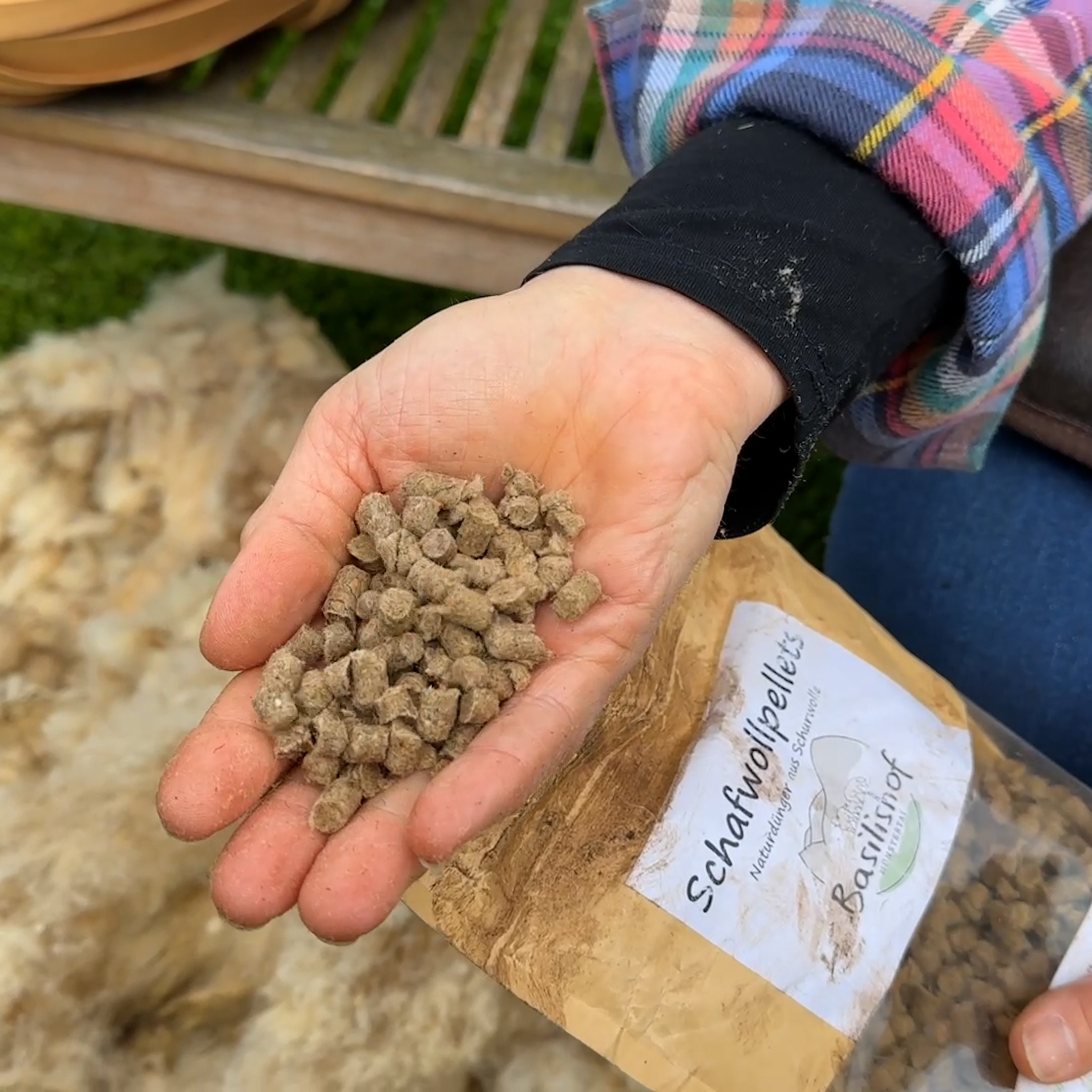 Schafwollpellets - Naturdünger aus Schafwolle