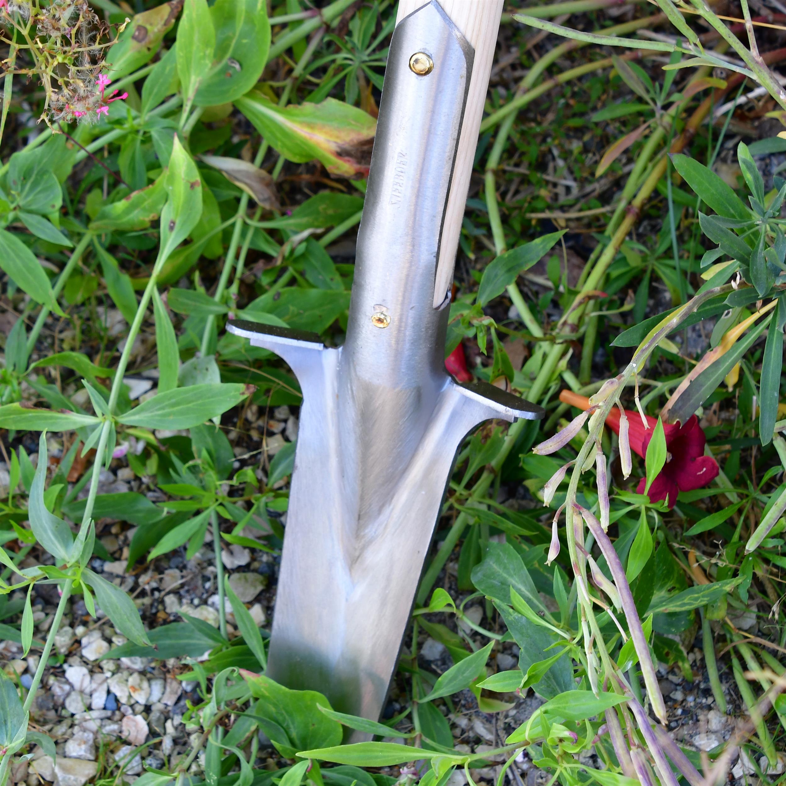 Steinspaten "schmal" mit Tritt ´Spade Line´