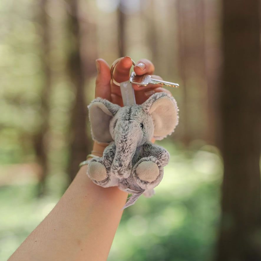 Anhänger „Winnie“ mit Plüsch-Elefant
