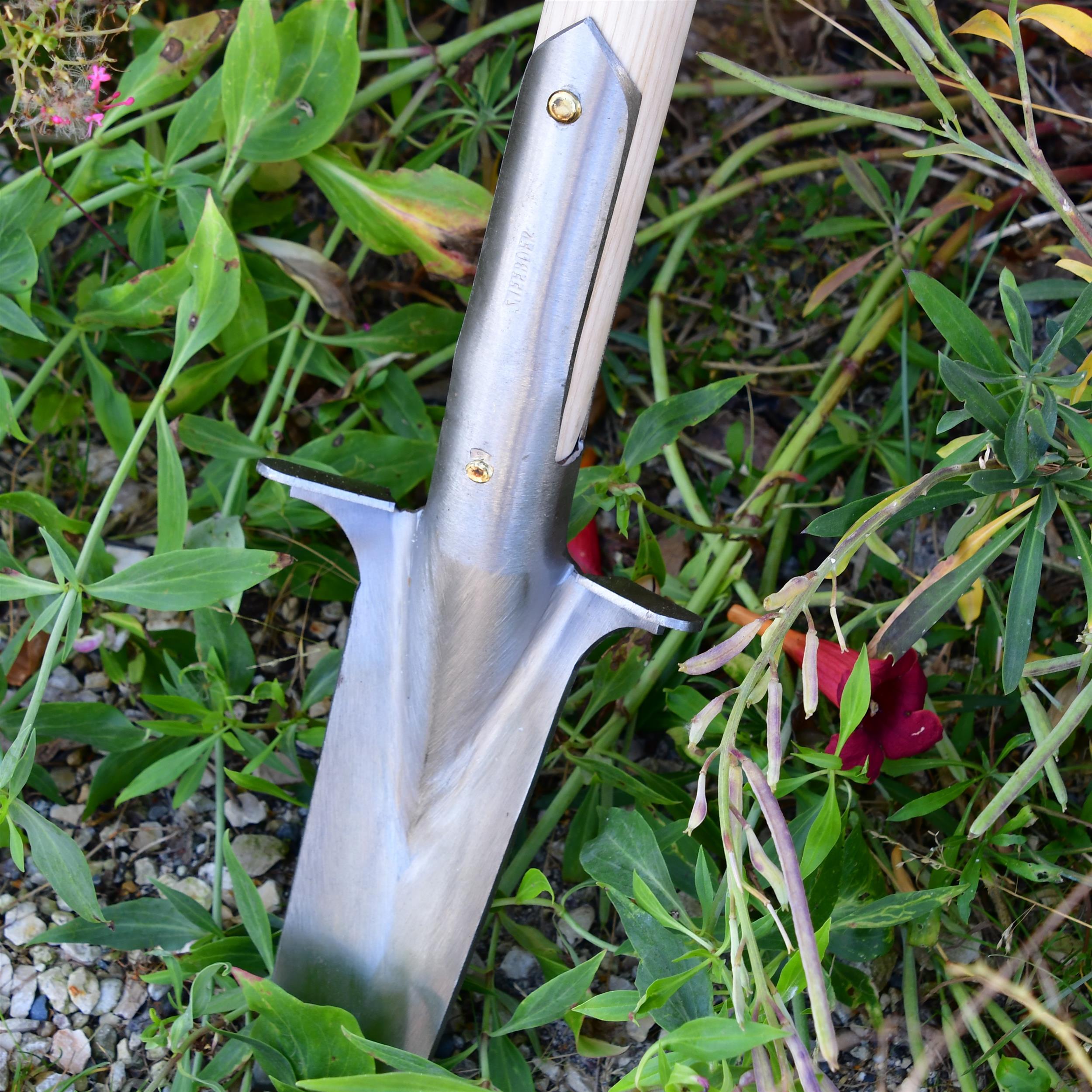 Steinspaten "schmal" mit Tritt ´Spade Line´