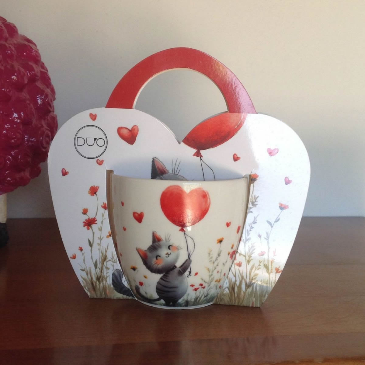 Becher Katze mit Ballon in Geschenkverpackung