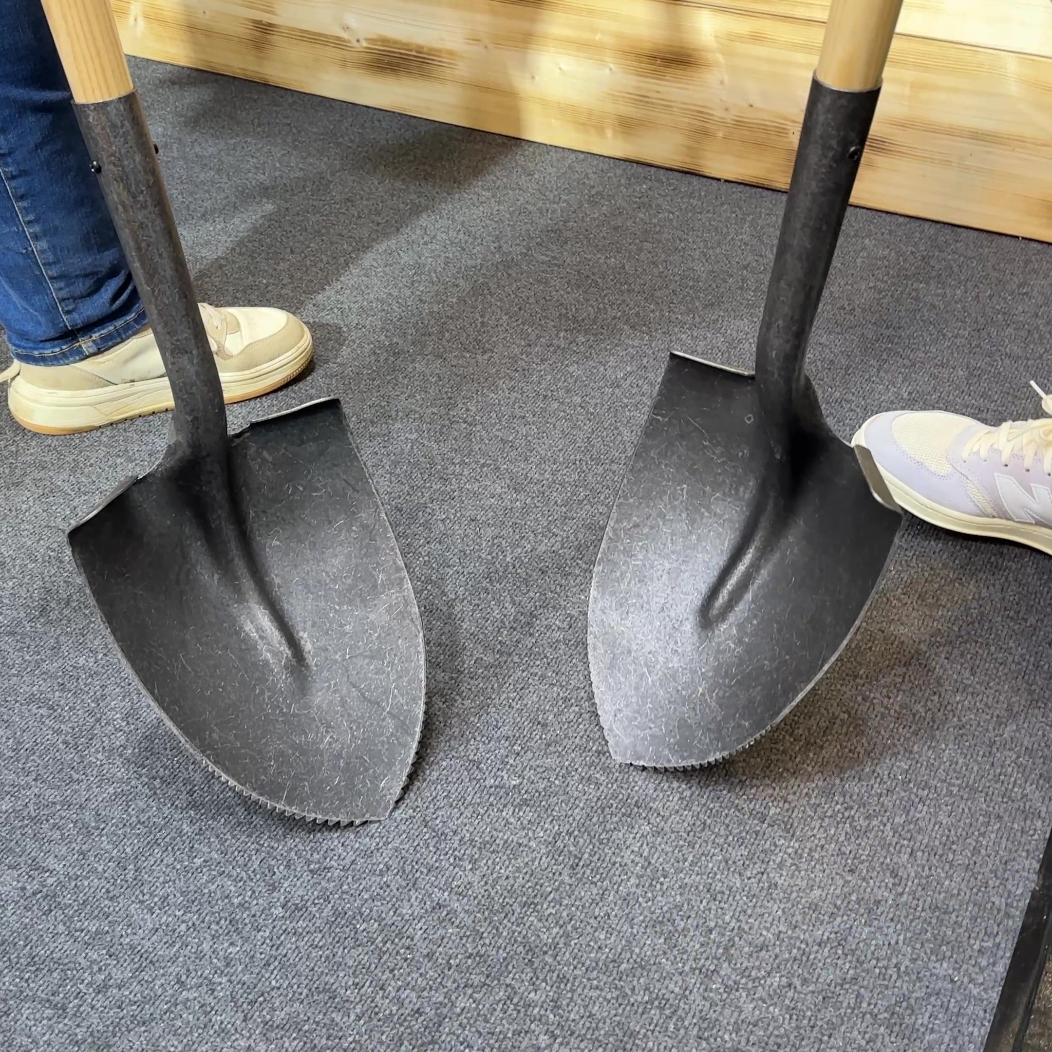 Spatenschaufel (SHARK) mit Eschen-T-Stiel (90 cm)